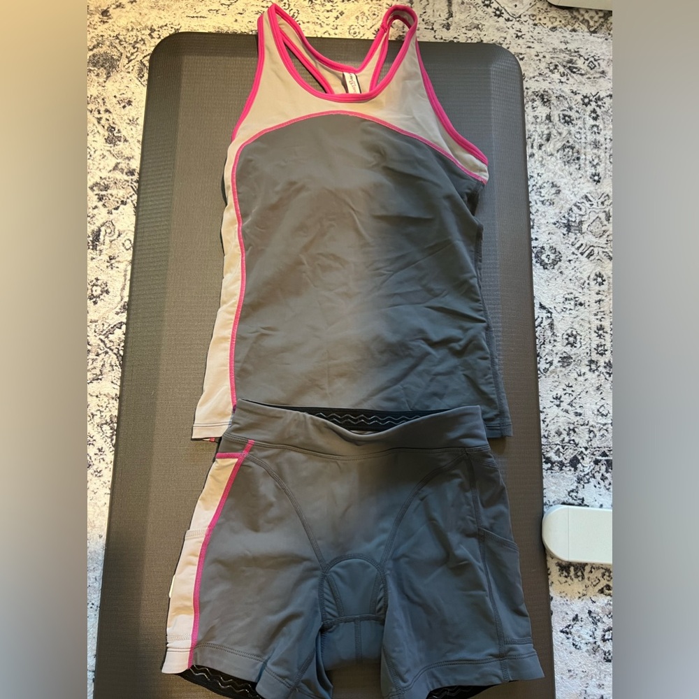 Skirtsports Gray and Pink Triathlon Set